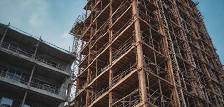 O uso de madeira engenheirada em edifícios altos: vantagens e desafios