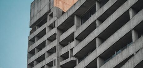 Arquitetura brutalista: força e expressividade na construção moderna